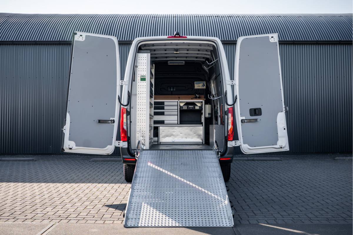 Mercedes-Benz Sprinter Mercedes-Benz Sprinter 311 CDI RWD L2H2 | Volledig Ingericht | Mbux | Camera | Climatronic
