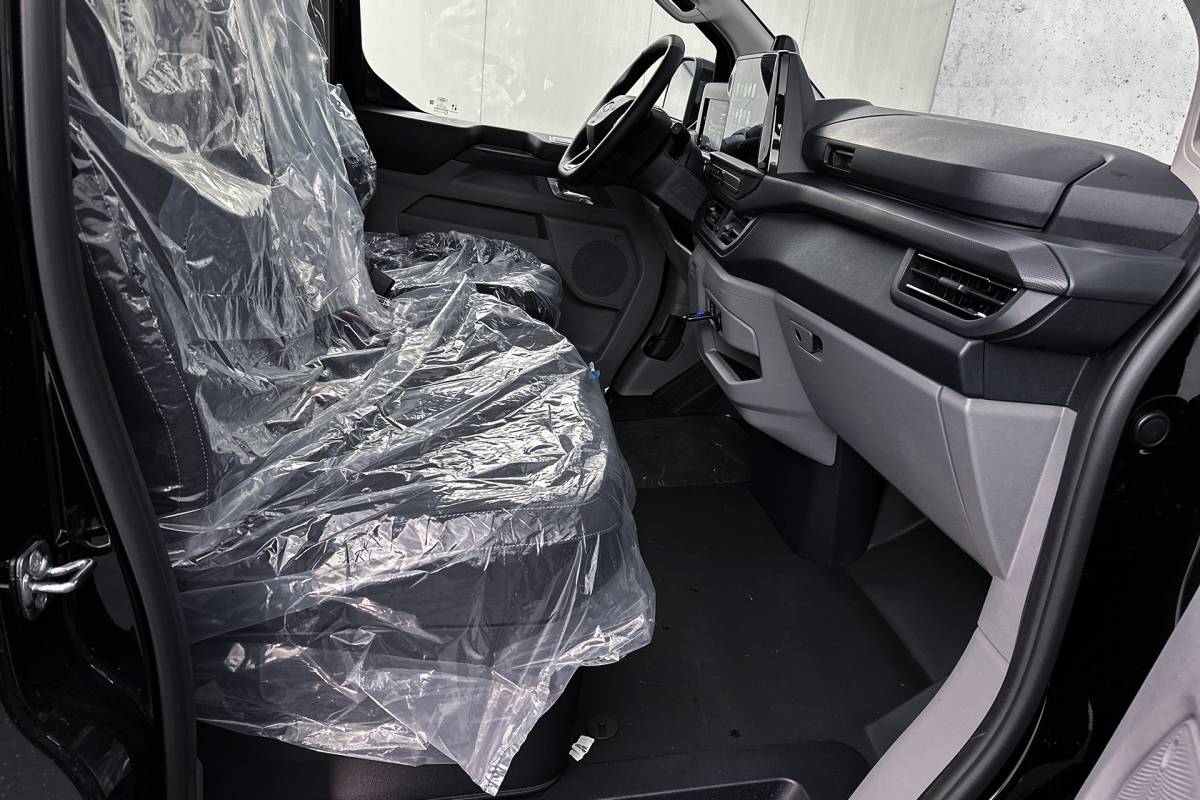 Ford  Ford E-Custom 340 L2 Limited | 2x schuifdeur | 3-zitplaatsen | Stoelverwarming