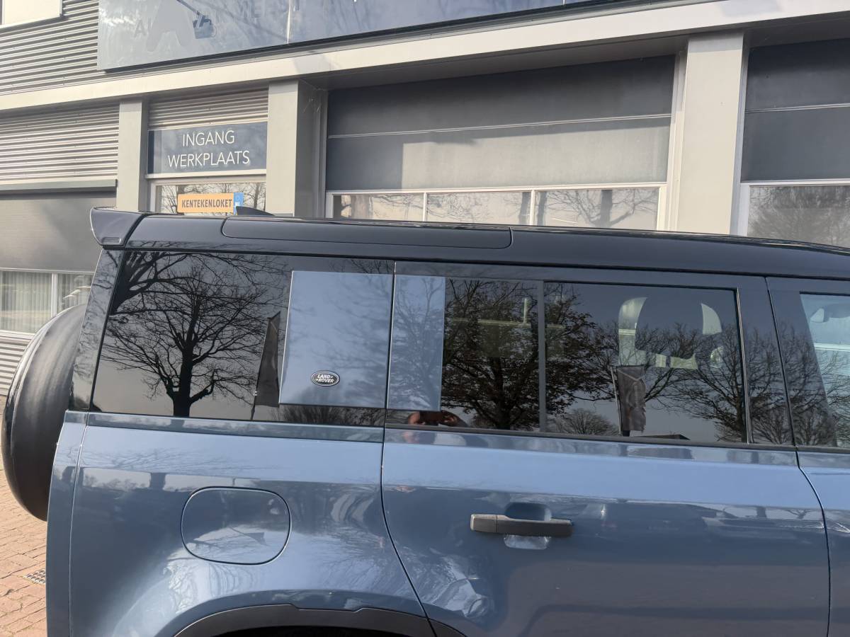 Land Rover Defender Land Rover Defender 110 3.0 P400 110 X-Dynamic S 5 Persoons Luchtvering Trekhaak LED Camera Urban 19”
