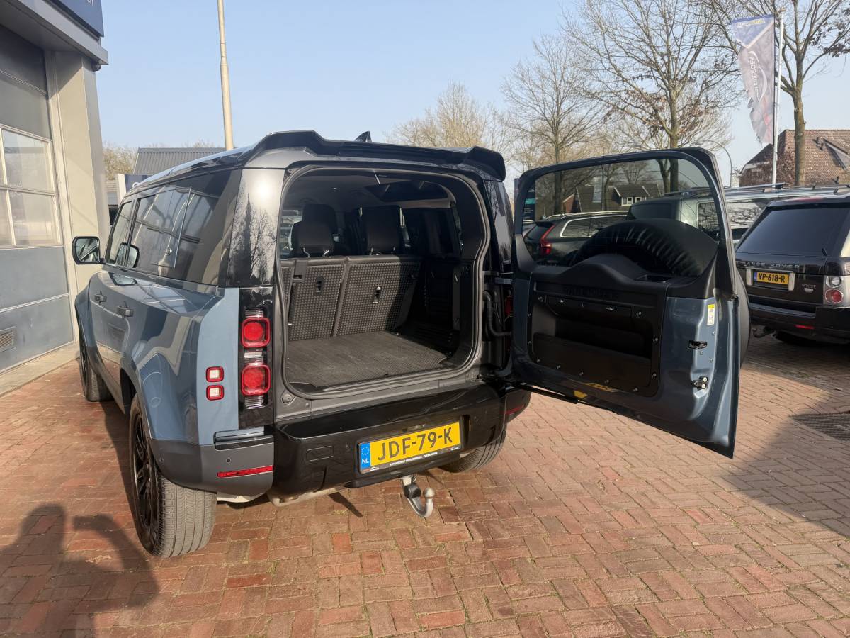 Land Rover Defender Land Rover Defender 110 3.0 P400 110 X-Dynamic S 5 Persoons Luchtvering Trekhaak LED Camera Urban 19”