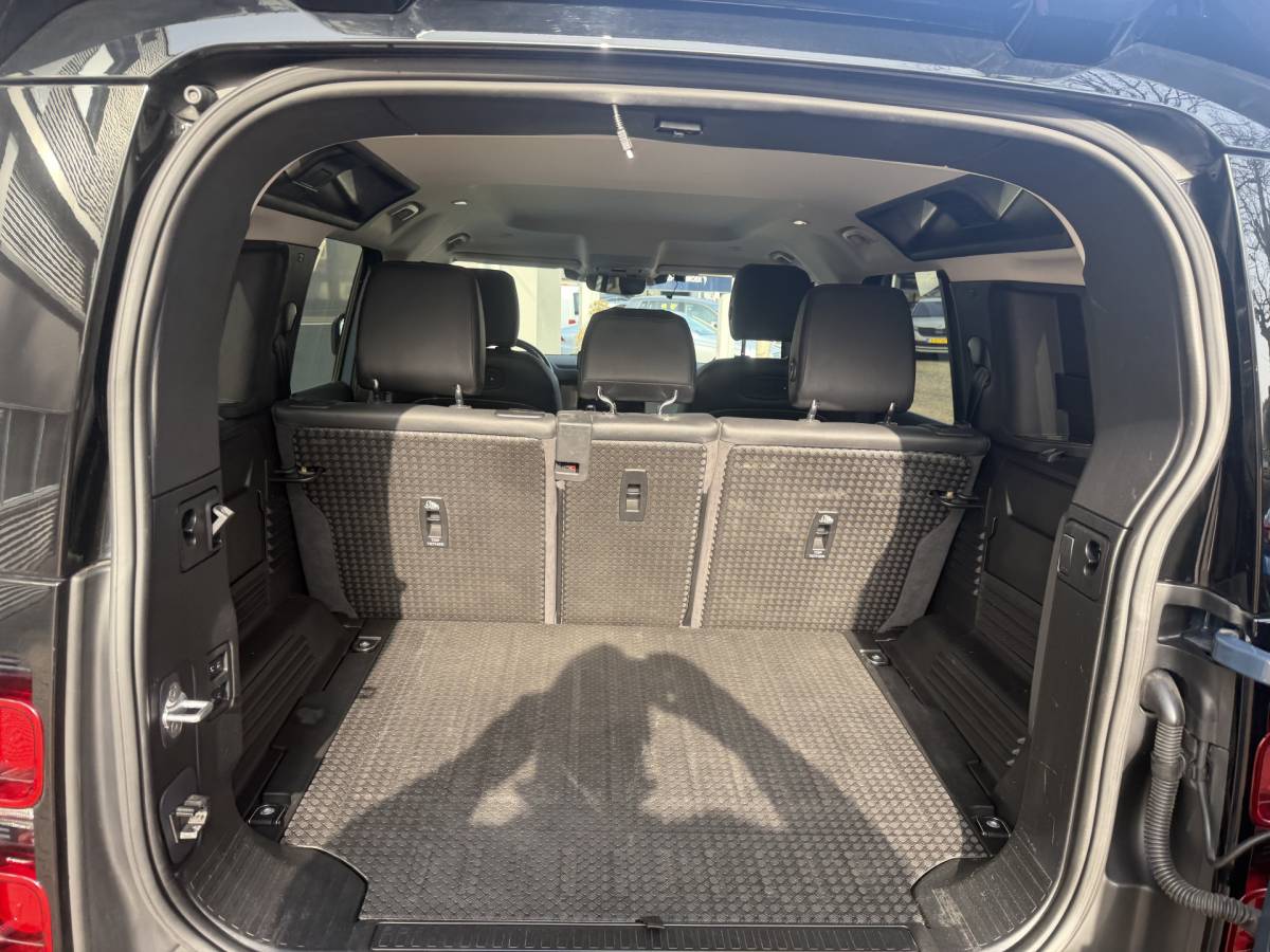 Land Rover Defender Land Rover Defender 110 3.0 P400 110 X-Dynamic S 5 Persoons Luchtvering Trekhaak LED Camera Urban 19”