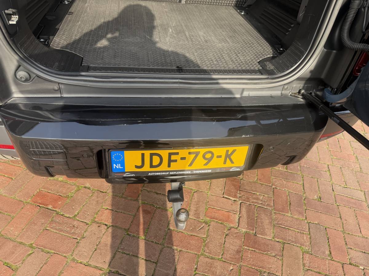 Land Rover Defender Land Rover Defender 110 3.0 P400 110 X-Dynamic S 5 Persoons Luchtvering Trekhaak LED Camera Urban 19”