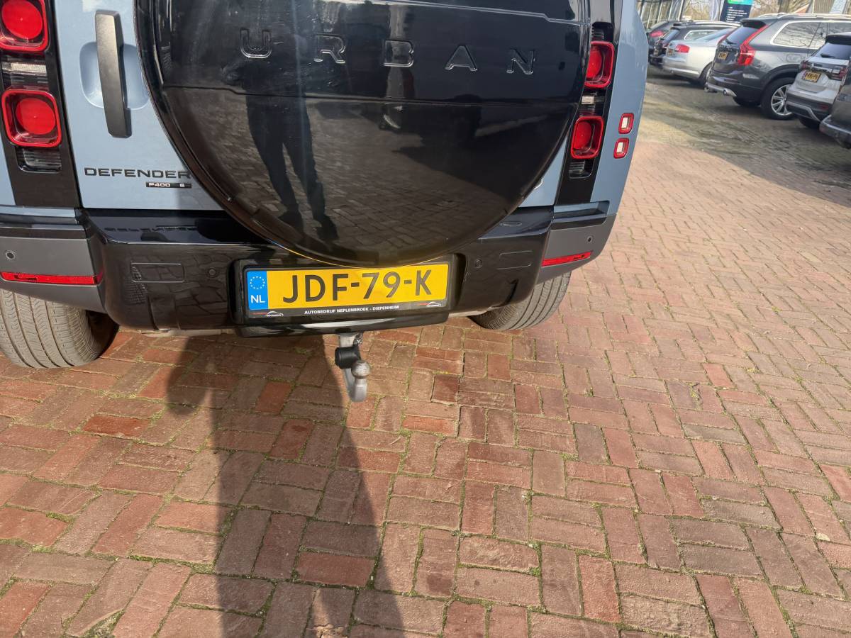 Land Rover Defender Land Rover Defender 110 3.0 P400 110 X-Dynamic S 5 Persoons Luchtvering Trekhaak LED Camera Urban 19”