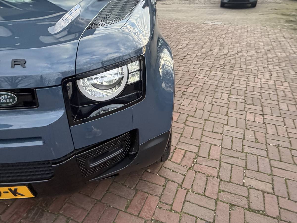 Land Rover Defender Land Rover Defender 110 3.0 P400 110 X-Dynamic S 5 Persoons Luchtvering Trekhaak LED Camera Urban 19”