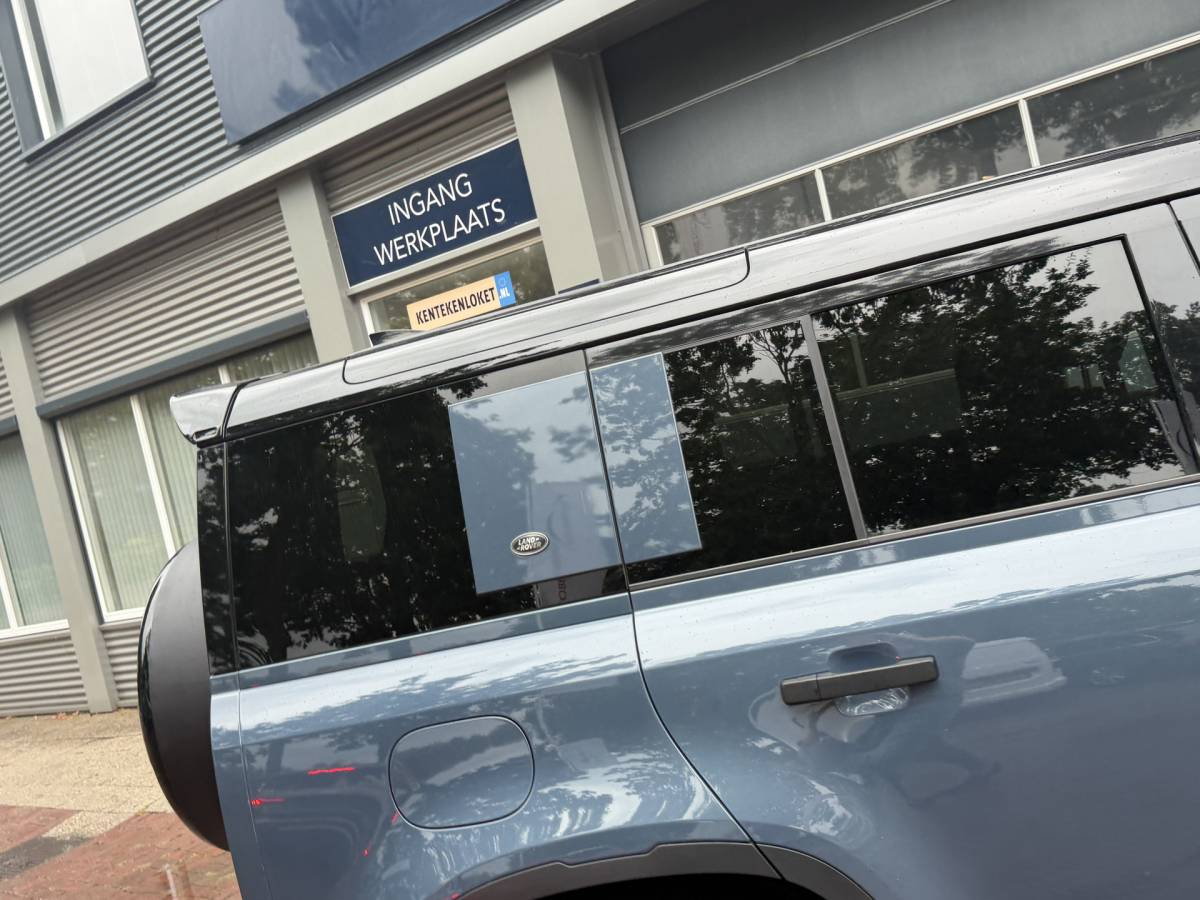 Land Rover Defender Land Rover Defender 110 3.0 P400 110 X-Dynamic S 5 Persoons Luchtvering Trekhaak LED Camera Urban 19”