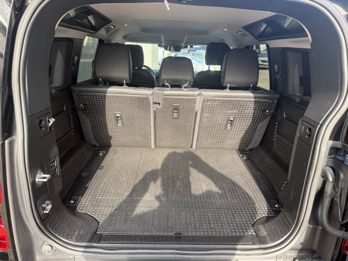 Land Rover Defender Land Rover Defender 110 3.0 P400 110 X-Dynamic S 5 Persoons Luchtvering Trekhaak LED Camera Urban 19”