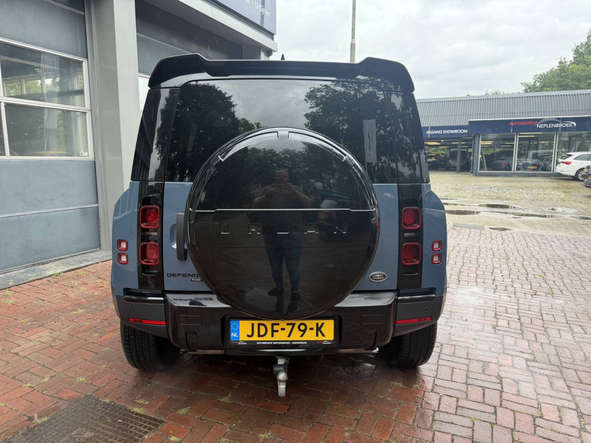 Land Rover Defender Land Rover Defender 110 3.0 P400 110 X-Dynamic S 5 Persoons Luchtvering Trekhaak LED Camera Urban 19”