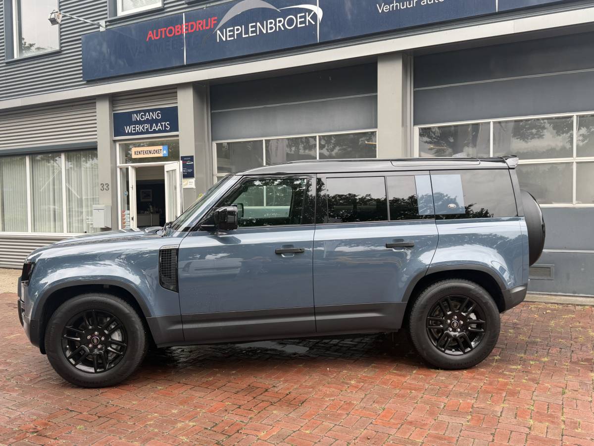 Land Rover Defender Land Rover Defender 110 3.0 P400 110 X-Dynamic S 5 Persoons Luchtvering Trekhaak LED Camera Urban 19”