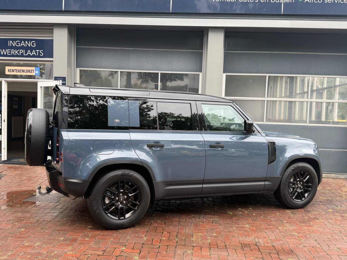 Land Rover Defender Land Rover Defender 110 3.0 P400 110 X-Dynamic S 5 Persoons Luchtvering Trekhaak LED Camera Urban 19”