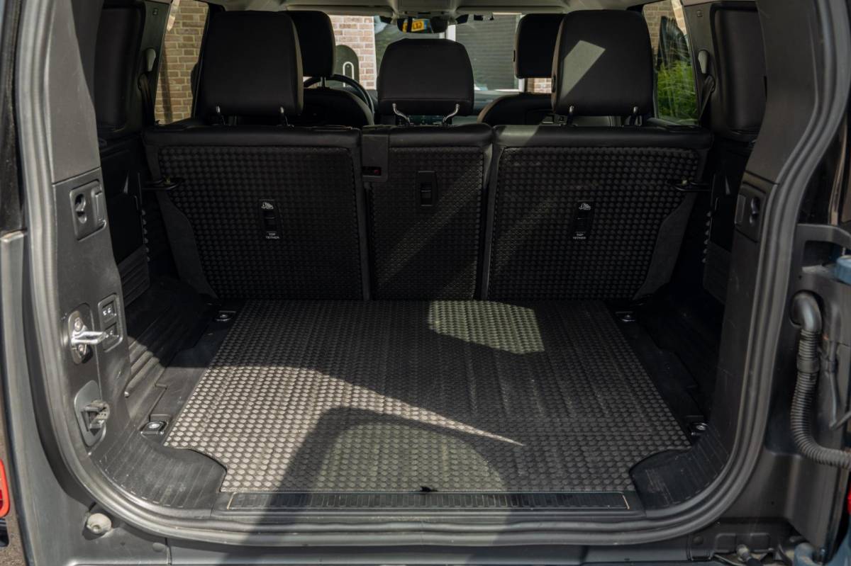 Land Rover Defender Land Rover Defender 110 3.0 P400 110 X-Dynamic S 5 Persoons Luchtvering Trekhaak LED Camera Urban 19”