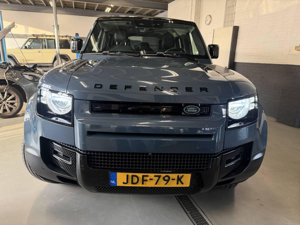 Land Rover Defender Land Rover Defender 110 3.0 P400 110 X-Dynamic S 5 Persoons Luchtvering Trekhaak LED Camera Urban 19”