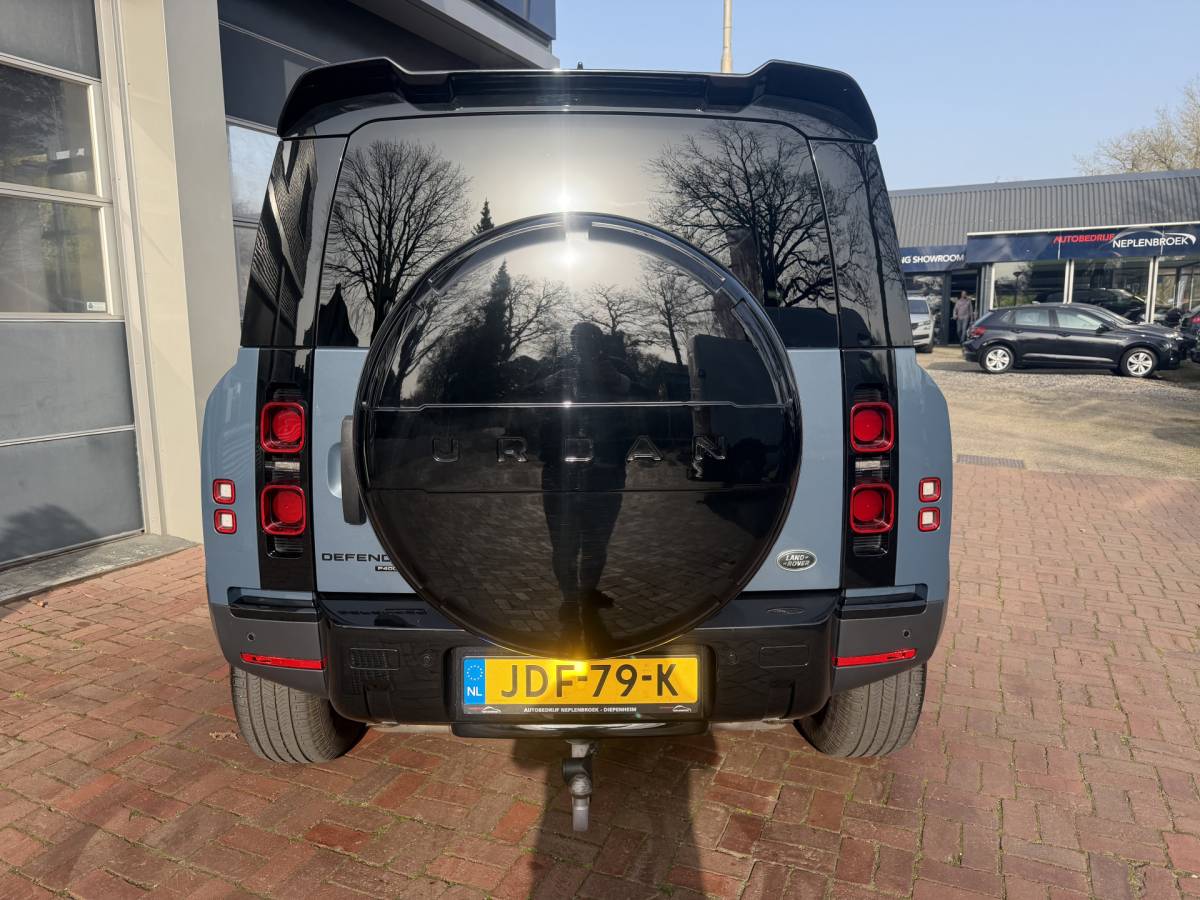 Land Rover Defender Land Rover Defender 110 3.0 P400 110 X-Dynamic S 5 Persoons Luchtvering Trekhaak LED Camera Urban 19”
