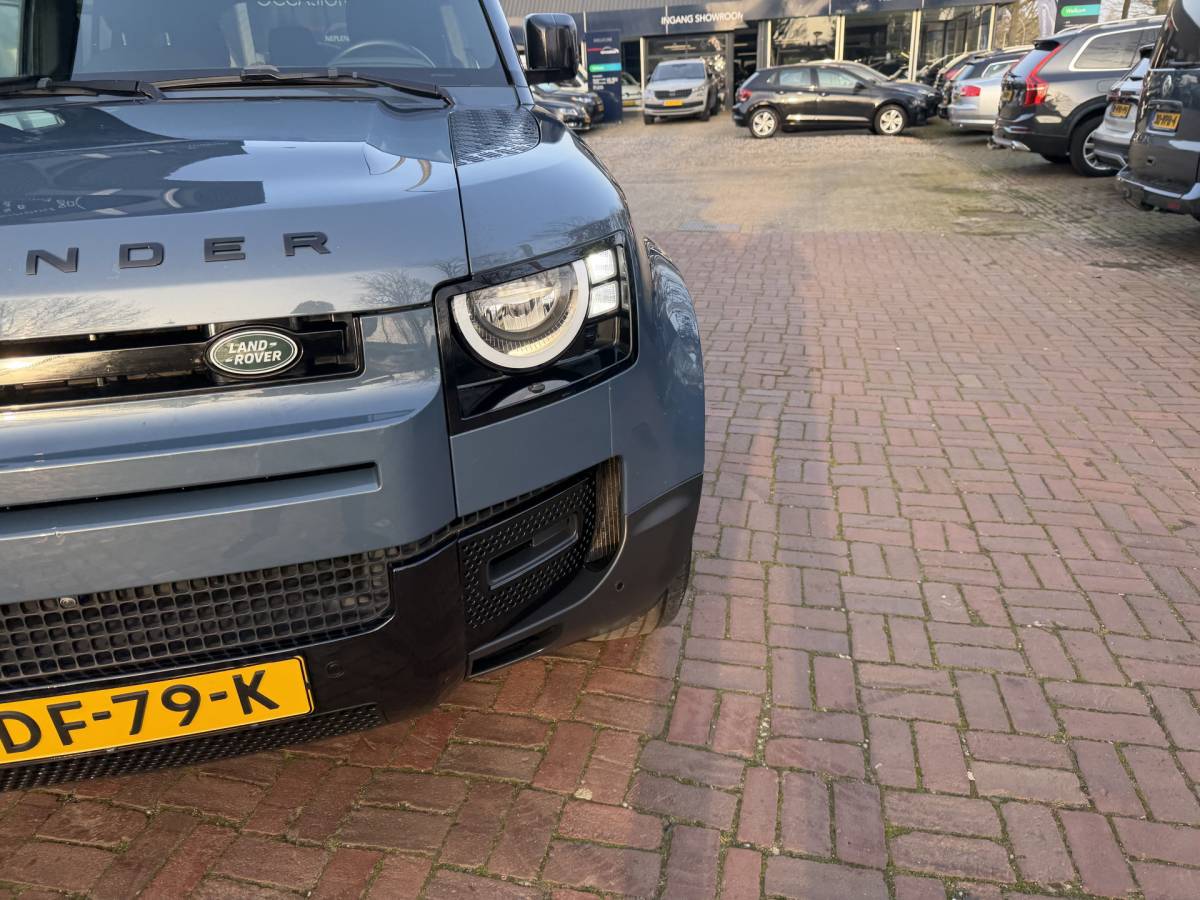 Land Rover Defender Land Rover Defender 110 3.0 P400 110 X-Dynamic S 5 Persoons Luchtvering Trekhaak LED Camera Urban 19”