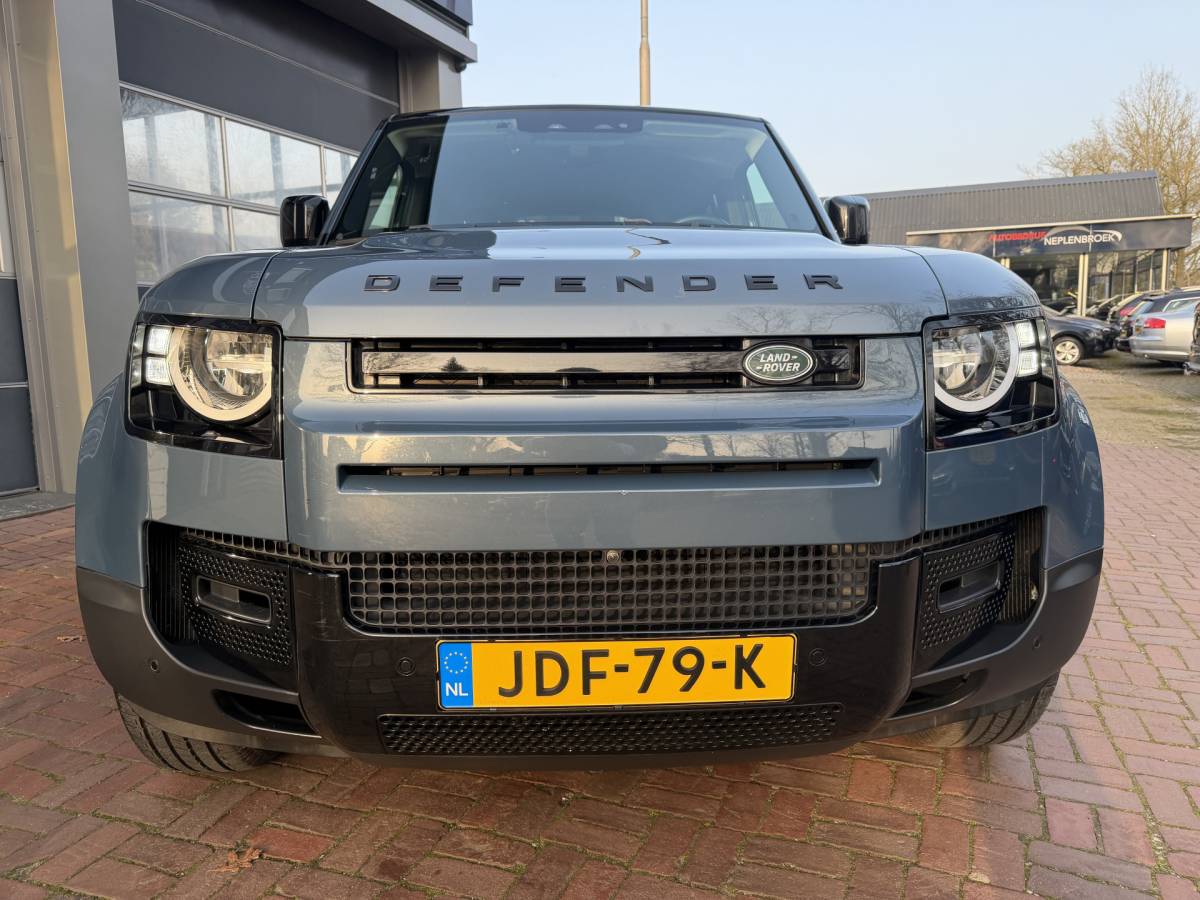 Land Rover Defender Land Rover Defender 110 3.0 P400 110 X-Dynamic S 5 Persoons Luchtvering Trekhaak LED Camera Urban 19”