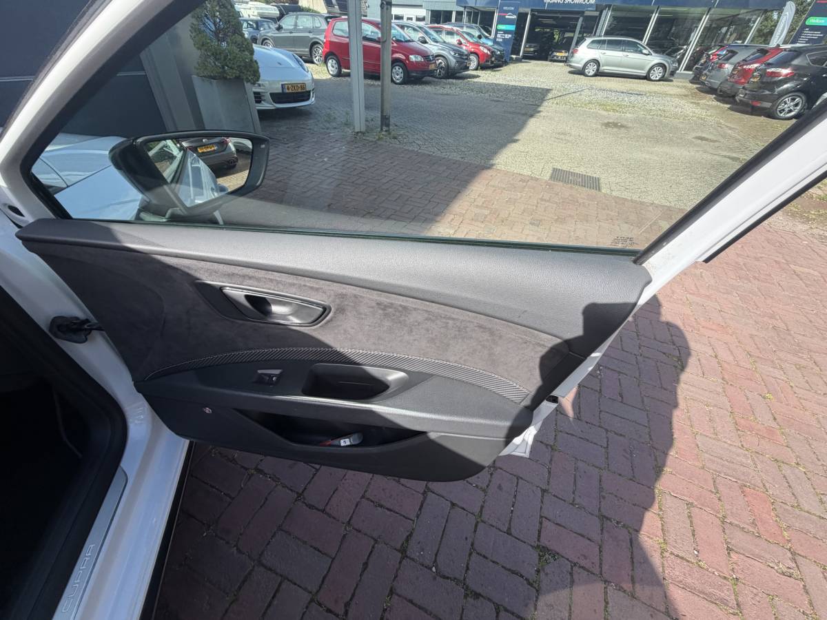 SEAT Leon SEAT Leon 2.0 TSI CUPRA Ultimate Edition 290PK KANON SCHUIFDAK,20INCH,CAMERA,NAVI,CRUISE,VIRTUAL
