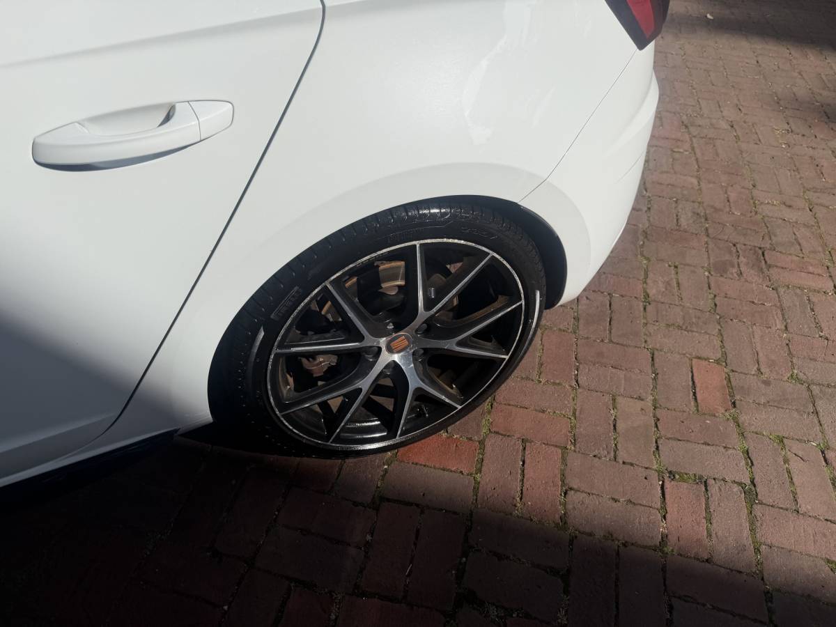 SEAT Leon SEAT Leon 2.0 TSI CUPRA Ultimate Edition 290PK KANON SCHUIFDAK,20INCH,CAMERA,NAVI,CRUISE,VIRTUAL