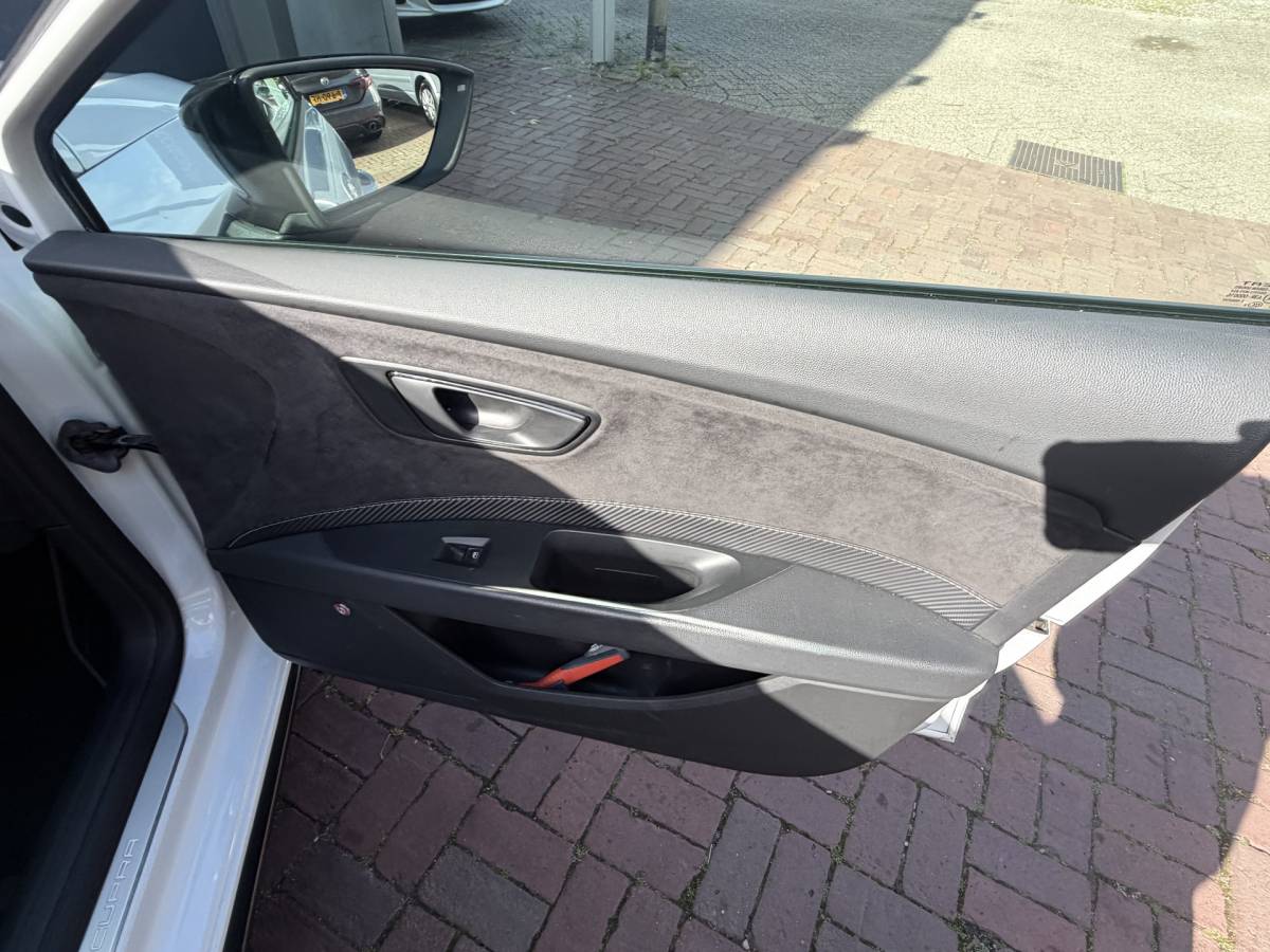 SEAT Leon SEAT Leon 2.0 TSI CUPRA Ultimate Edition 290PK KANON SCHUIFDAK,20INCH,CAMERA,NAVI,CRUISE,VIRTUAL