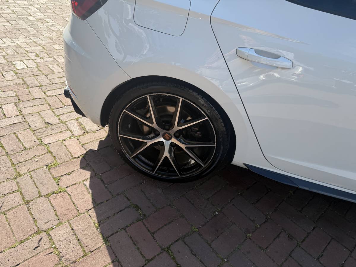SEAT Leon SEAT Leon 2.0 TSI CUPRA Ultimate Edition 290PK KANON SCHUIFDAK,20INCH,CAMERA,NAVI,CRUISE,VIRTUAL