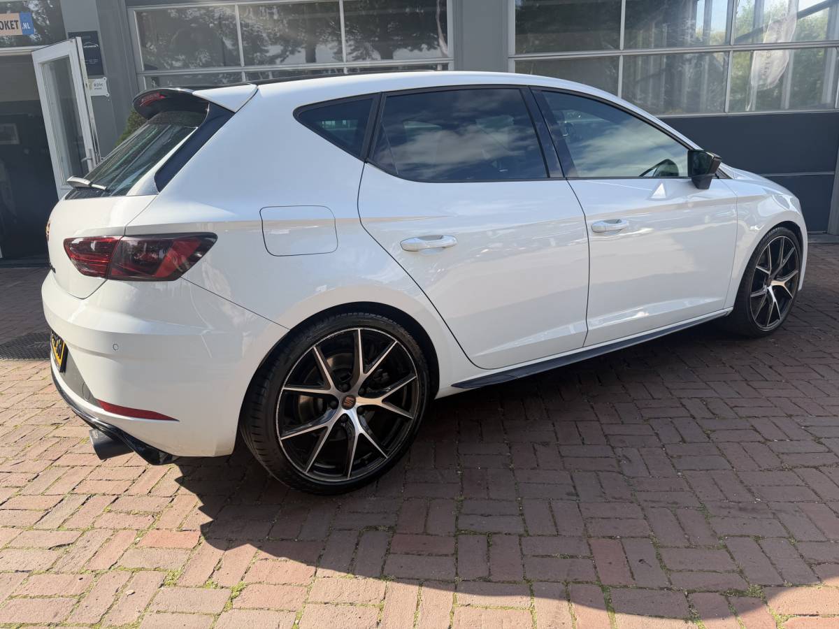 SEAT Leon SEAT Leon 2.0 TSI CUPRA Ultimate Edition 290PK KANON SCHUIFDAK,20INCH,CAMERA,NAVI,CRUISE,VIRTUAL