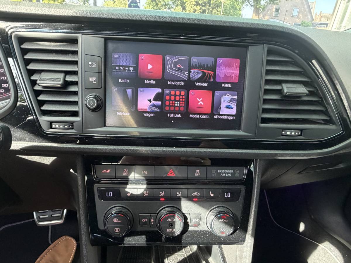SEAT Leon SEAT Leon 2.0 TSI CUPRA Ultimate Edition 290PK KANON SCHUIFDAK,20INCH,CAMERA,NAVI,CRUISE,VIRTUAL