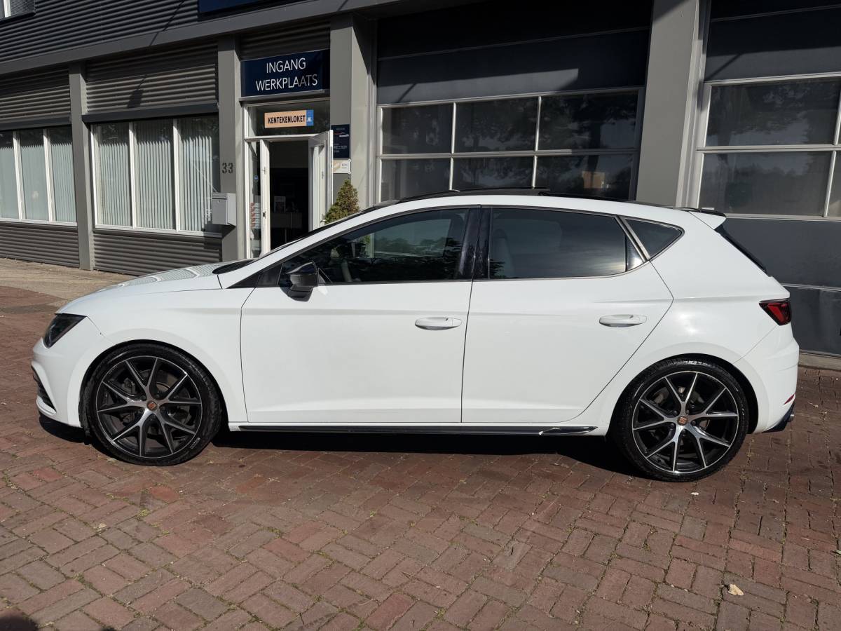 SEAT Leon SEAT Leon 2.0 TSI CUPRA Ultimate Edition 290PK KANON SCHUIFDAK,20INCH,CAMERA,NAVI,CRUISE,VIRTUAL