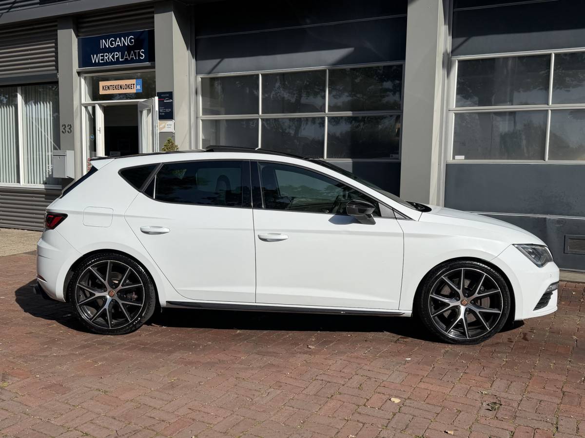 SEAT Leon SEAT Leon 2.0 TSI CUPRA Ultimate Edition 290PK KANON SCHUIFDAK,20INCH,CAMERA,NAVI,CRUISE,VIRTUAL