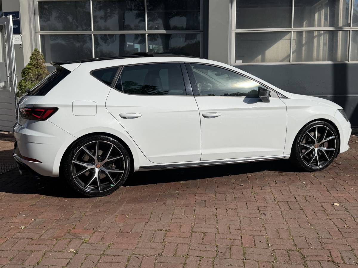 SEAT Leon SEAT Leon 2.0 TSI CUPRA Ultimate Edition 290PK KANON SCHUIFDAK,20INCH,CAMERA,NAVI,CRUISE,VIRTUAL