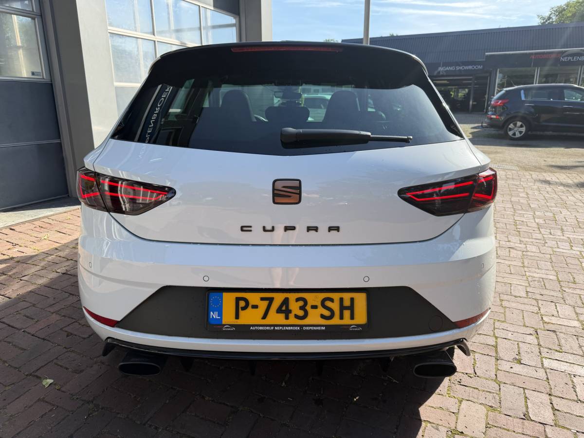 SEAT Leon SEAT Leon 2.0 TSI CUPRA Ultimate Edition 290PK KANON SCHUIFDAK,20INCH,CAMERA,NAVI,CRUISE,VIRTUAL