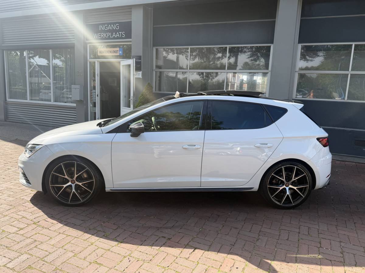 SEAT Leon SEAT Leon 2.0 TSI CUPRA Ultimate Edition 290PK KANON SCHUIFDAK,20INCH,CAMERA,NAVI,CRUISE,VIRTUAL