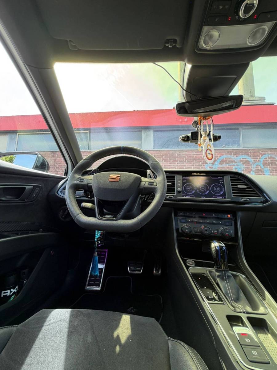 SEAT Leon SEAT Leon 2.0 TSI CUPRA Ultimate Edition 290PK KANON SCHUIFDAK,20INCH,CAMERA,NAVI,CRUISE,VIRTUAL