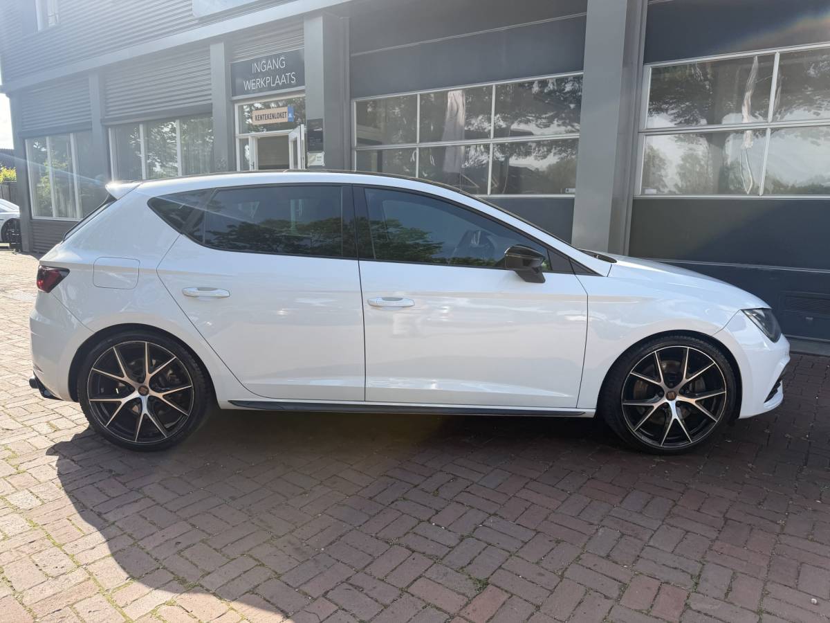 SEAT Leon SEAT Leon 2.0 TSI CUPRA Ultimate Edition 290PK KANON SCHUIFDAK,20INCH,CAMERA,NAVI,CRUISE,VIRTUAL