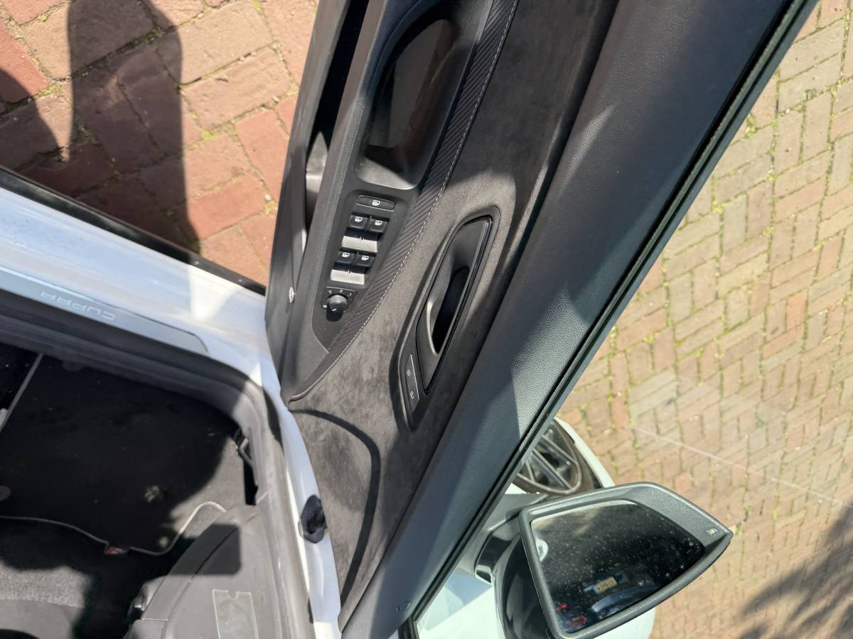 SEAT Leon SEAT Leon 2.0 TSI CUPRA Ultimate Edition 290PK KANON SCHUIFDAK,20INCH,CAMERA,NAVI,CRUISE,VIRTUAL