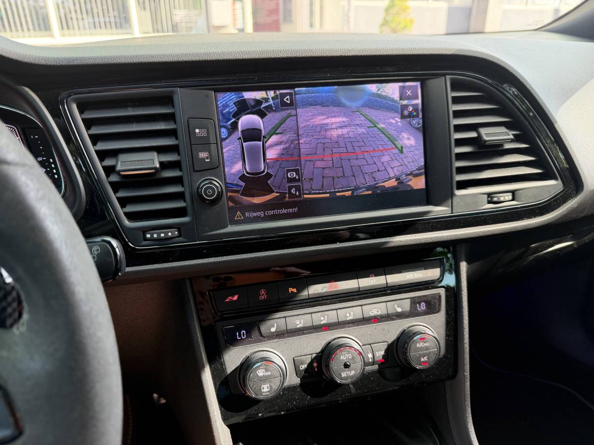 SEAT Leon SEAT Leon 2.0 TSI CUPRA Ultimate Edition 290PK KANON SCHUIFDAK,20INCH,CAMERA,NAVI,CRUISE,VIRTUAL