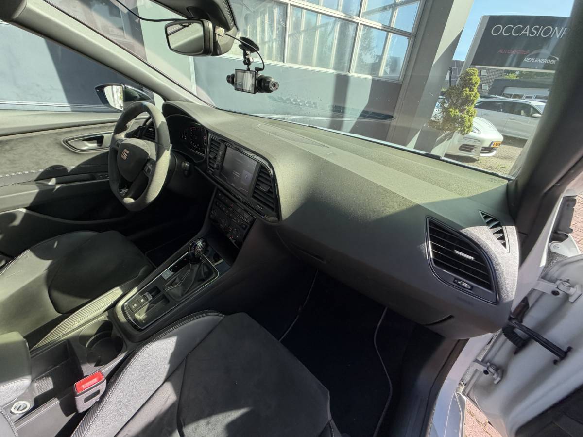 SEAT Leon SEAT Leon 2.0 TSI CUPRA Ultimate Edition 290PK KANON SCHUIFDAK,20INCH,CAMERA,NAVI,CRUISE,VIRTUAL