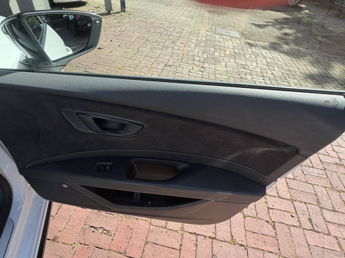 SEAT Leon SEAT Leon 2.0 TSI CUPRA Ultimate Edition 290PK KANON SCHUIFDAK,20INCH,CAMERA,NAVI,CRUISE,VIRTUAL