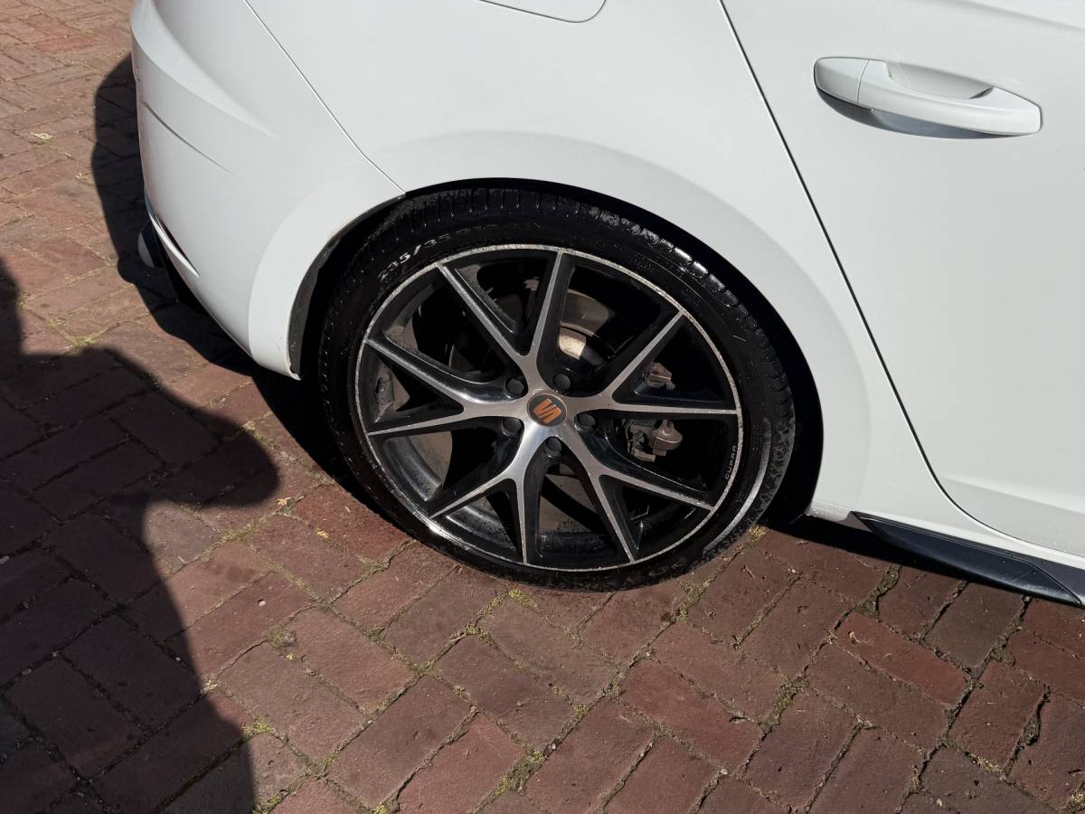 SEAT Leon SEAT Leon 2.0 TSI CUPRA Ultimate Edition 290PK KANON SCHUIFDAK,20INCH,CAMERA,NAVI,CRUISE,VIRTUAL