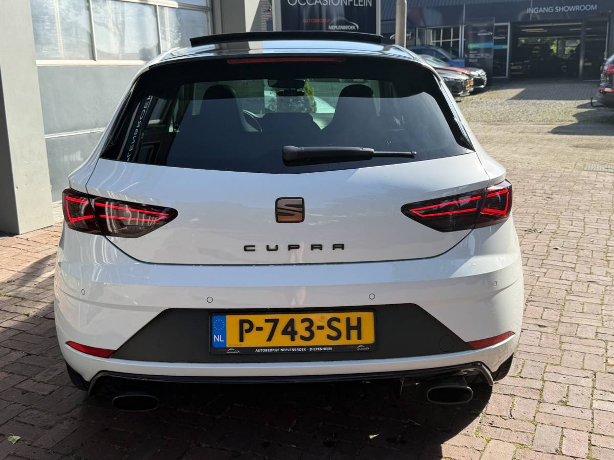 SEAT Leon SEAT Leon 2.0 TSI CUPRA Ultimate Edition 290PK KANON SCHUIFDAK,20INCH,CAMERA,NAVI,CRUISE,VIRTUAL
