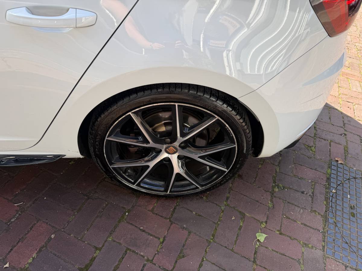 SEAT Leon SEAT Leon 2.0 TSI CUPRA Ultimate Edition 290PK KANON SCHUIFDAK,20INCH,CAMERA,NAVI,CRUISE,VIRTUAL