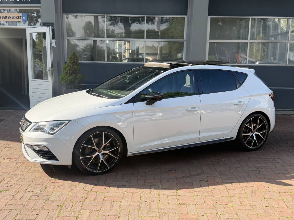 SEAT Leon SEAT Leon 2.0 TSI CUPRA Ultimate Edition 290PK KANON SCHUIFDAK,20INCH,CAMERA,NAVI,CRUISE,VIRTUAL