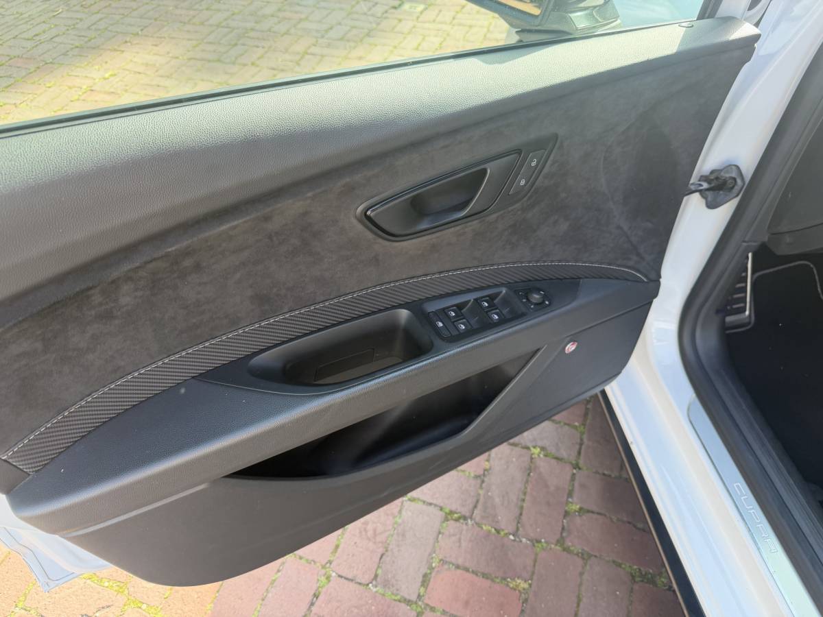 SEAT Leon SEAT Leon 2.0 TSI CUPRA Ultimate Edition 290PK KANON SCHUIFDAK,20INCH,CAMERA,NAVI,CRUISE,VIRTUAL