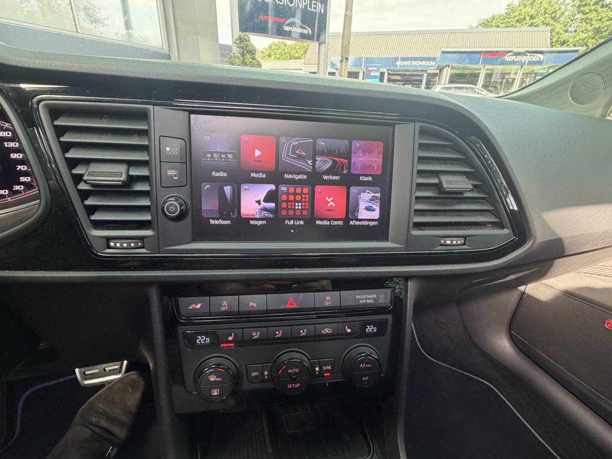 SEAT Leon SEAT Leon 2.0 TSI CUPRA Ultimate Edition 290PK KANON SCHUIFDAK,20INCH,CAMERA,NAVI,CRUISE,VIRTUAL