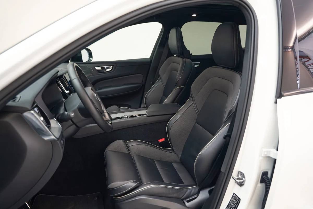 Volvo XC60 Volvo XC60 T6 Recharge R-Design Aut. [ Panoramadak H/K Memory Leder ]