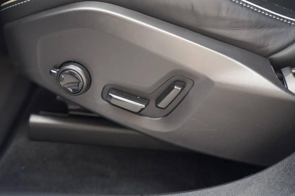 Volvo XC60 Volvo XC60 T6 Recharge R-Design FACELIFT Aut. [ Panoramadak H/K Memory Leder ]