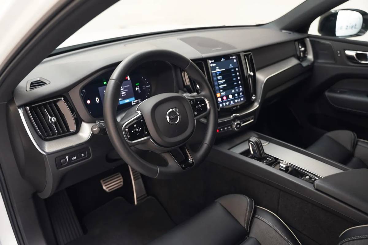 Volvo XC60 Volvo XC60 T6 Recharge R-Design Aut. [ Panoramadak H/K Memory Leder ]