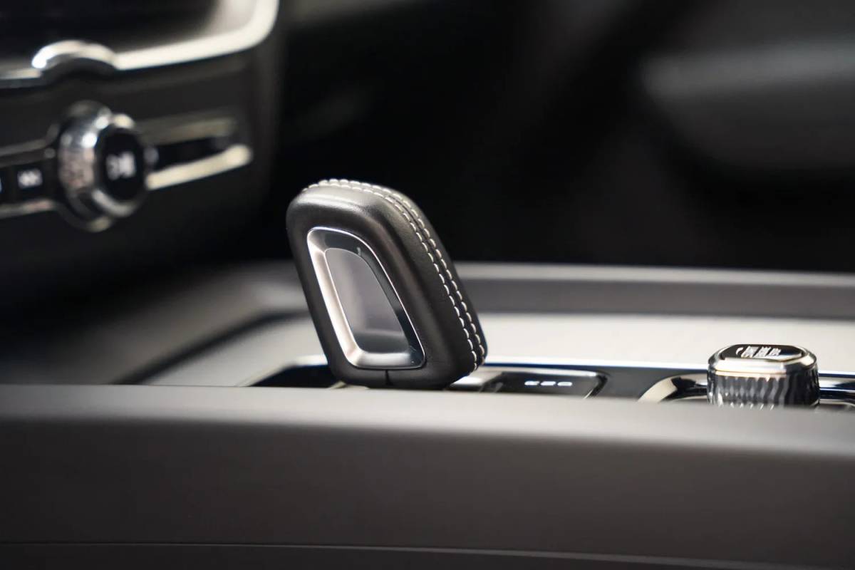 Volvo XC60 Volvo XC60 T6 Recharge R-Design Aut. [ Panoramadak H/K Memory Leder ]