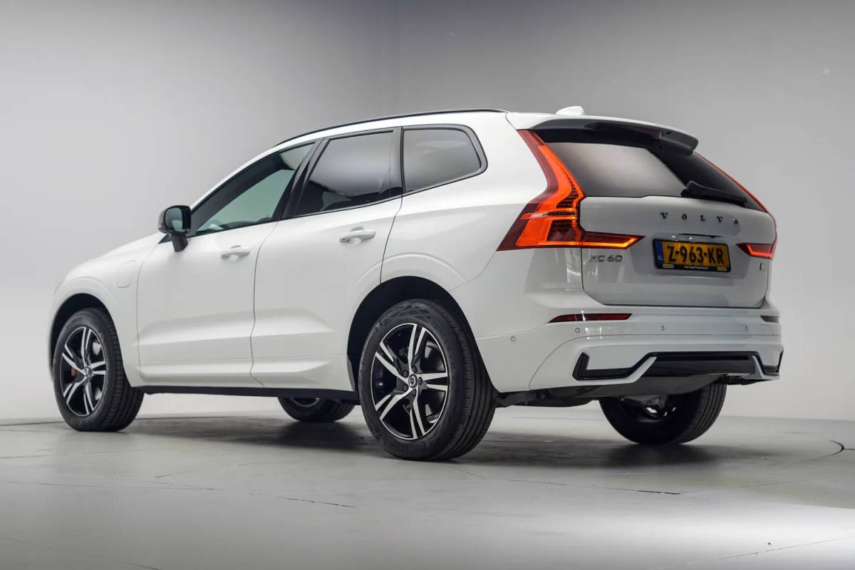 Volvo XC60 Volvo XC60 T6 Recharge R-Design FACELIFT Aut. [ Panoramadak H/K Memory Leder ]