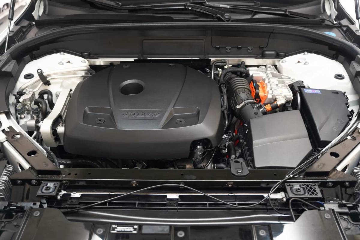 Volvo XC60 Volvo XC60 T6 Recharge R-Design Aut. [ Panoramadak H/K Memory Leder ]