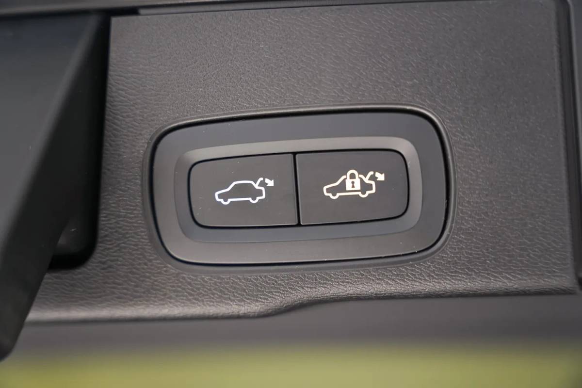 Volvo XC60 Volvo XC60 T6 Recharge R-Design Aut. [ Panoramadak H/K Memory Leder ]
