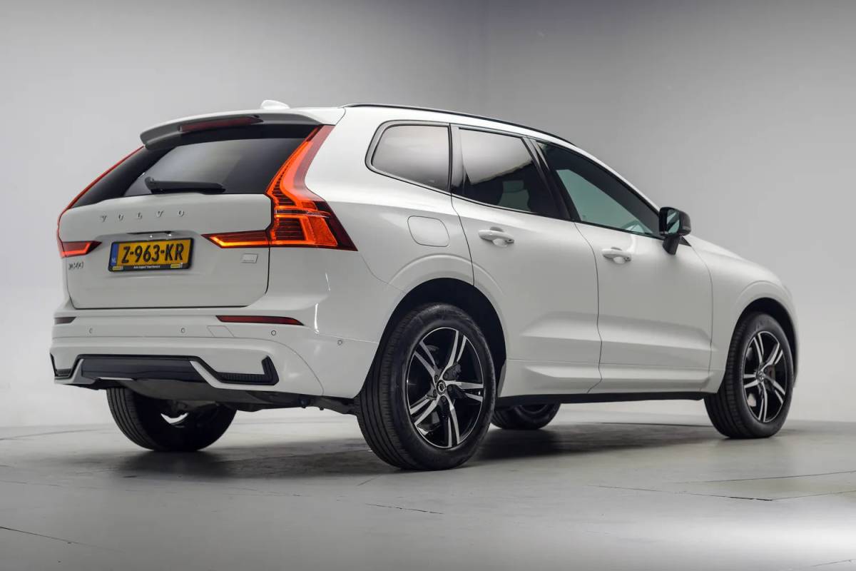 Volvo XC60 Volvo XC60 T6 Recharge R-Design FACELIFT Aut. [ Panoramadak H/K Memory Leder ]