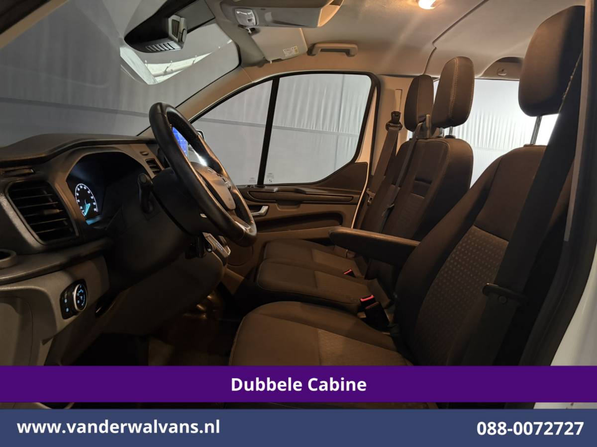 Ford Transit Custom Ford Transit Custom 2.0 TDCI 131pk Automaat L2H1 Dubbele Cabine Euro6 Airco | Xenon | 6-Zits | Camera | Apple Carplay | Adaptieve Cruisecontrol LED, Android Auto, Trekhaak, Stoelverwarming, Verwarmde voorruit, Parkeersensoren, Achterklep